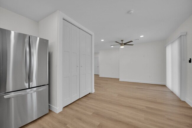 Building Photo - Beautifully updated 3-bedroom, 2-bath single-story home located near the Downtown Arts District i...