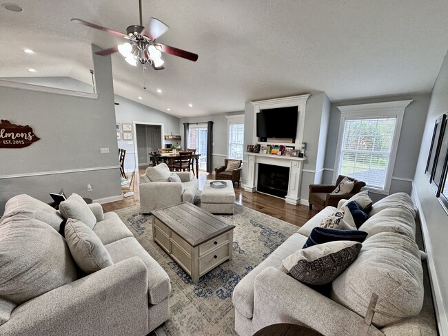 Building Photo - 92 Water Cliff Dr