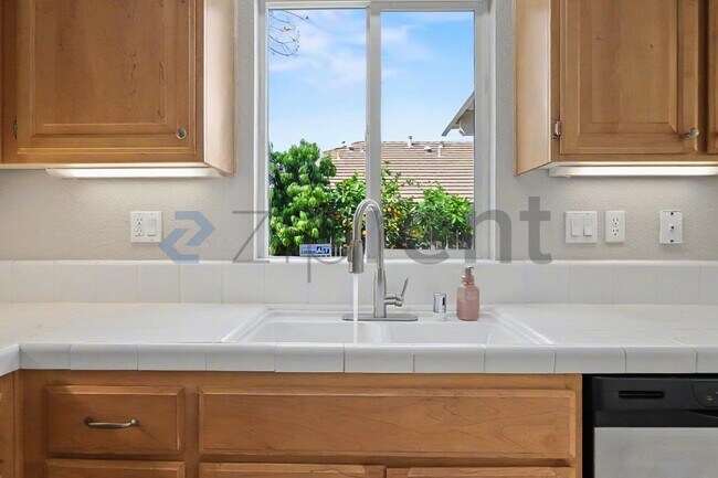 Building Photo - 1833 Blue Skies Way