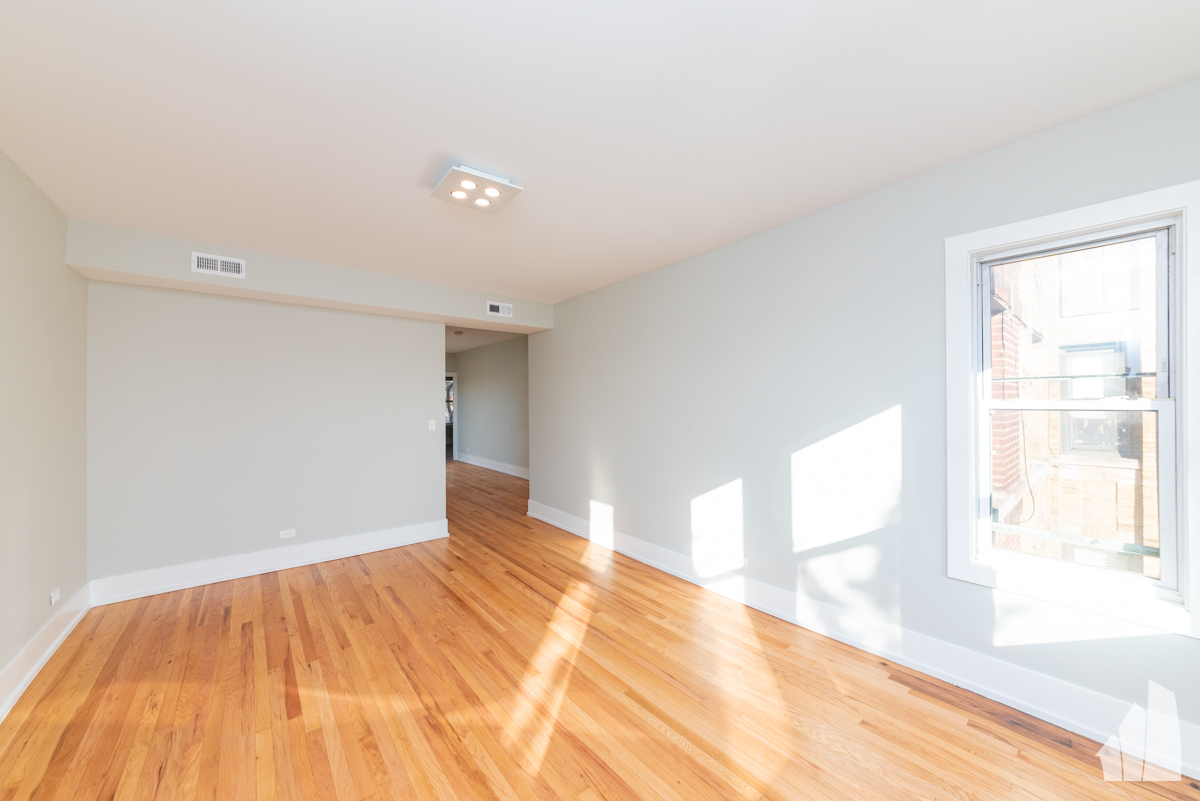 Building Photo - 1122 W Addison St