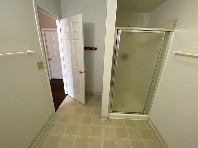 Building Photo - W Norwich Ave 32-34 GW2