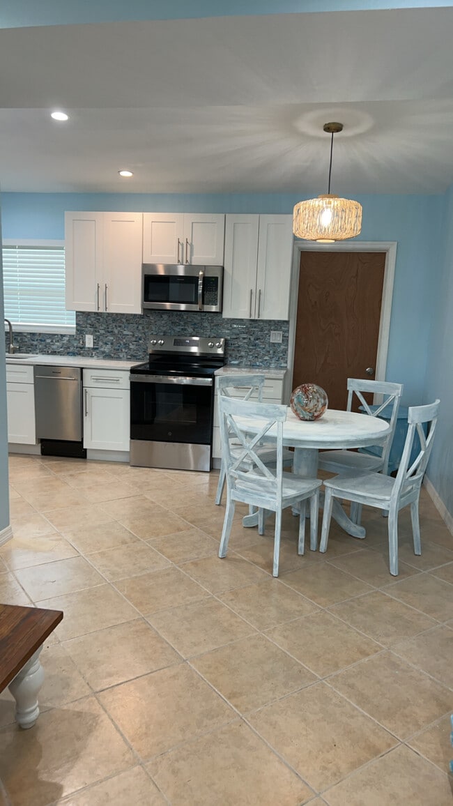 Building Photo - 7880 42nd Ave N