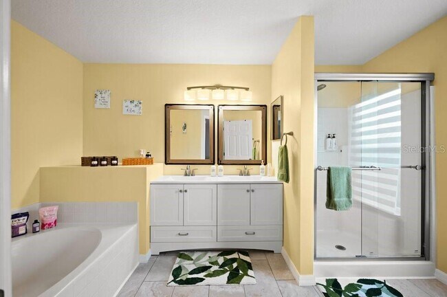 Building Photo - 3 Ryecroft Ln