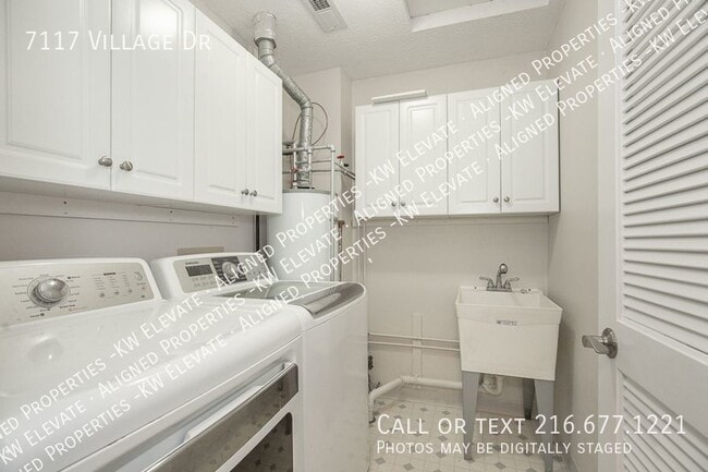 Building Photo - 7117 Village Dr