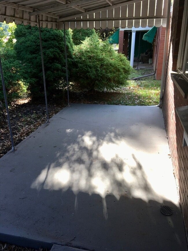 Building Photo - 7009 Church St