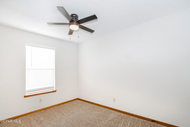 Building Photo - 929 Totonaca Ln