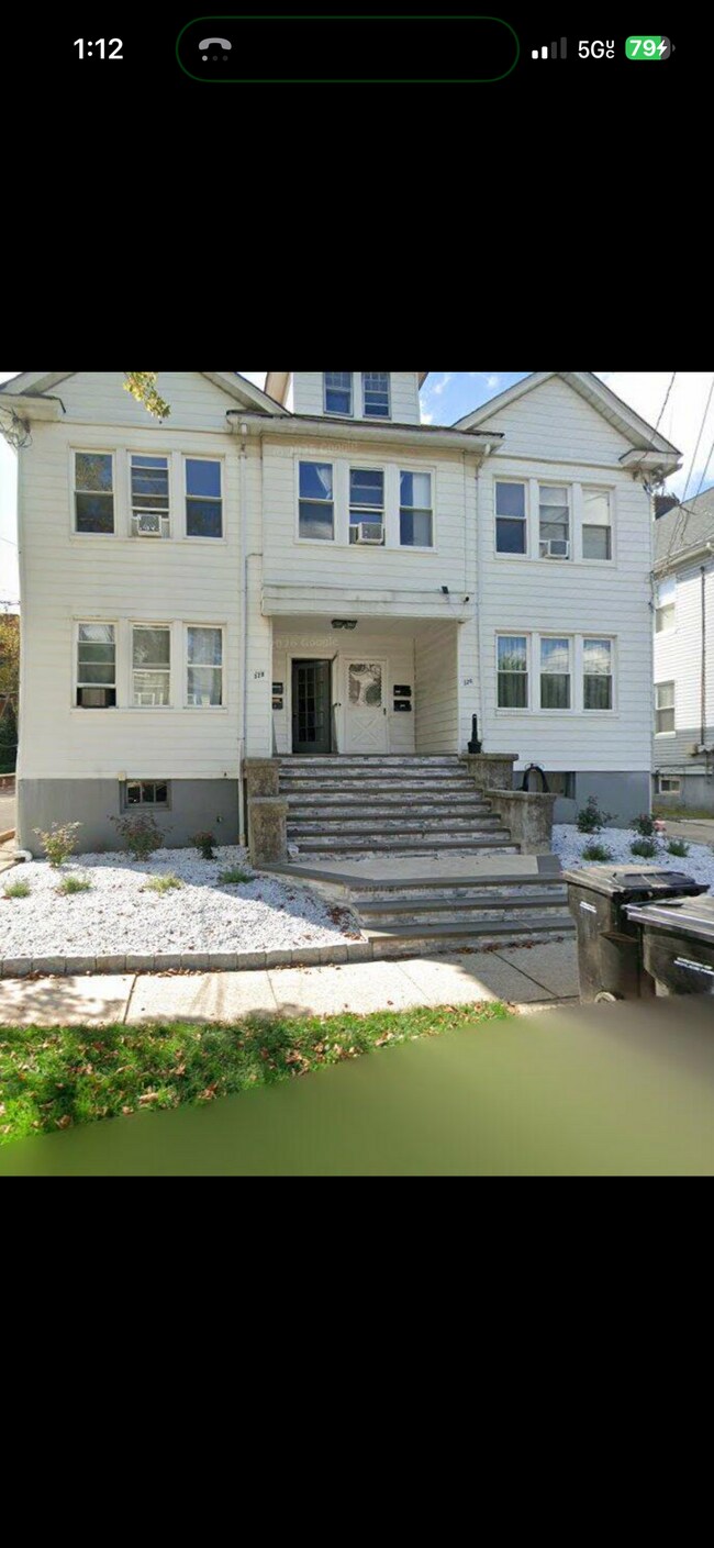Building Photo - 328 Cedar Ave