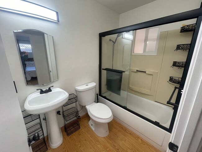 Building Photo - SAN JOSE - Beautifully Maintained 2/1 Sing...