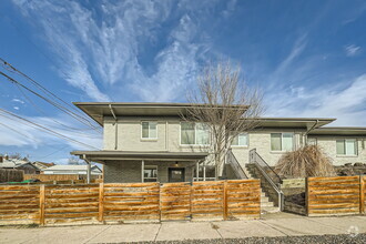 Building Photo - 3219 E 33rd Ave