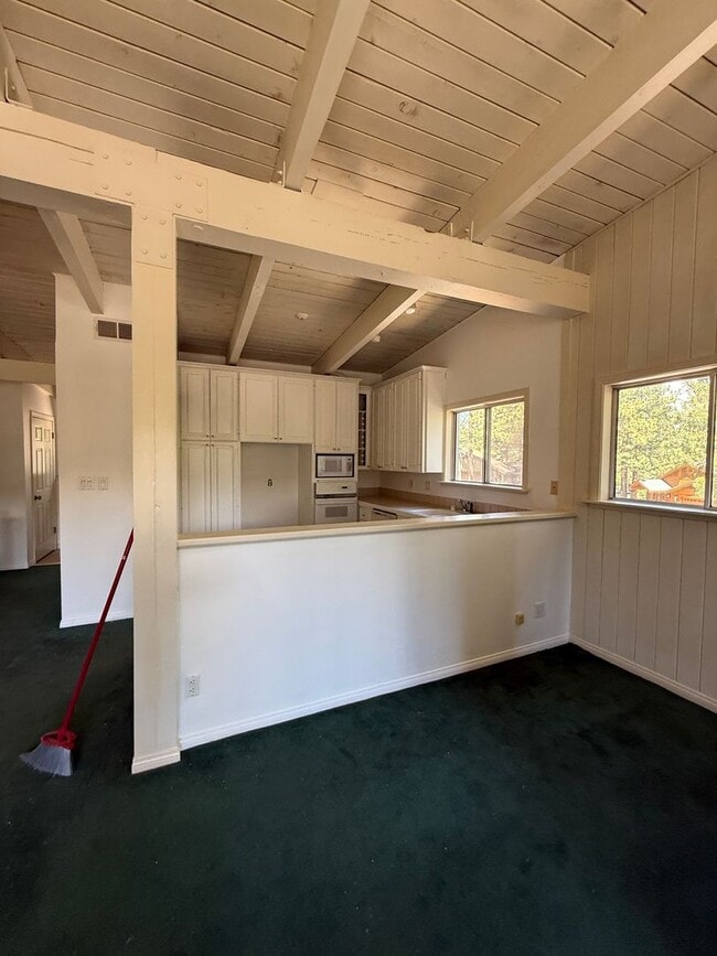 Building Photo - 3 Bed, 2 Bath Townhome with Vaulted Ceilings & Private Balcony