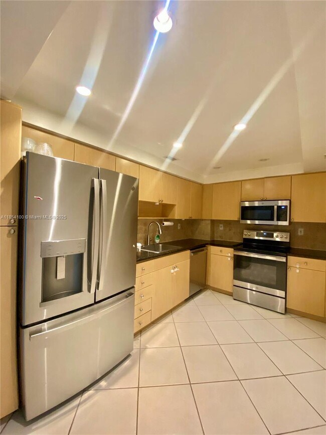 Building Photo - 10350 W Bay Harbor Dr