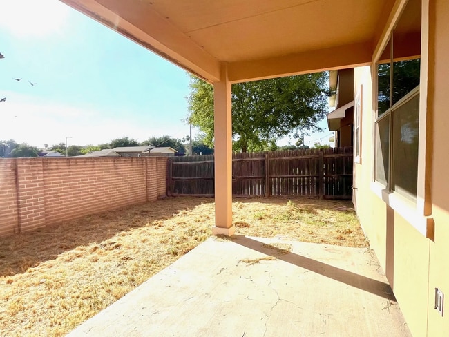 Building Photo - 9310 Albany Dr