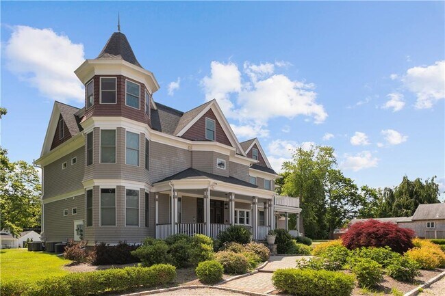 Building Photo - 567 Bristol Ferry Rd