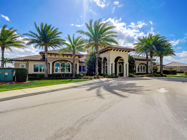 Building Photo - 845 SE Courances Dr