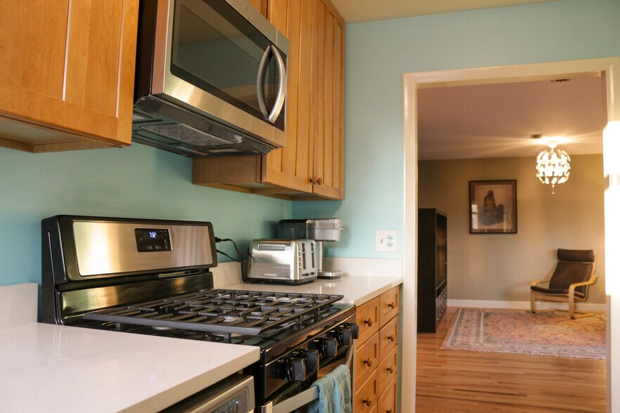 Building Photo - 2115 Ashwood Ave