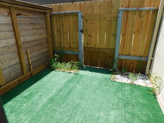 Building Photo - 9200 W Bellfort Ave