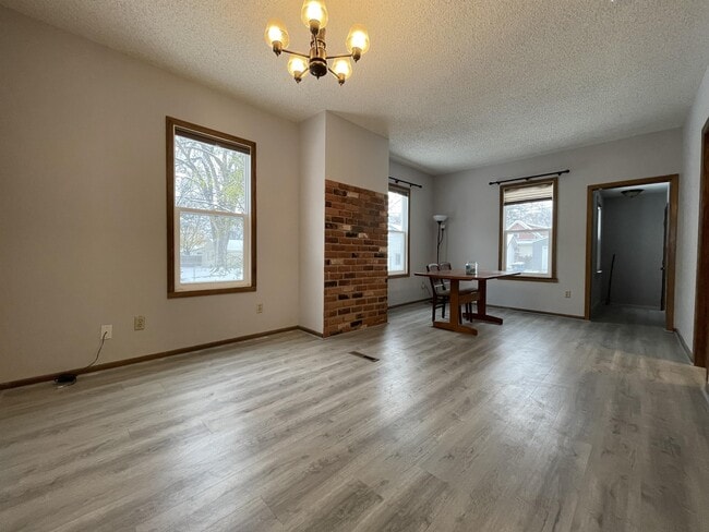 Building Photo - 4032 23rd Ave S