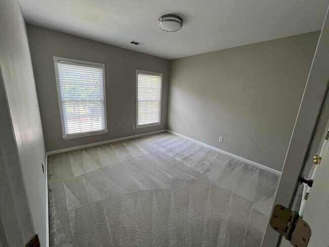 Building Photo - 1712 Hillside Bend Crossing