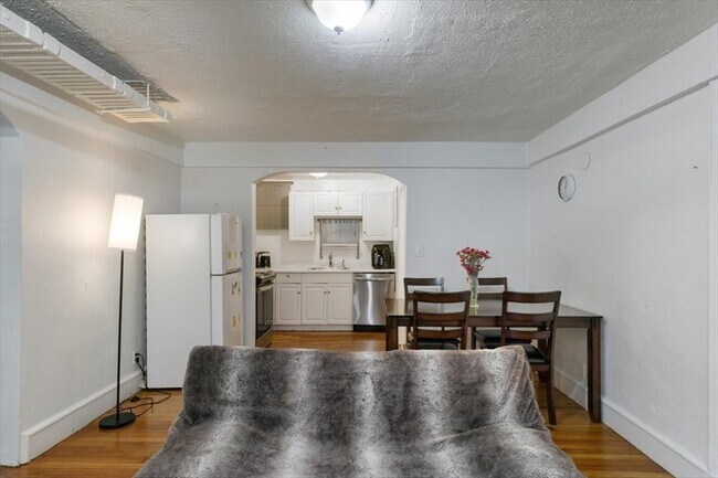 Building Photo - 20 Claflin Rd