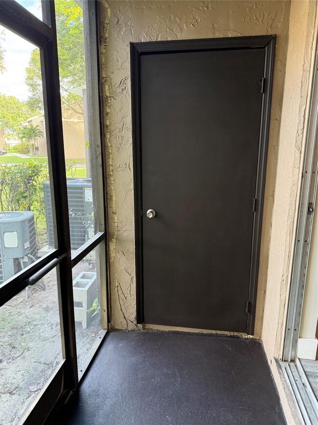 Building Photo - 1349 Sussex Dr