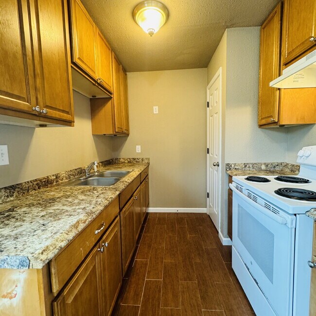 Building Photo - 2401 Clayborn