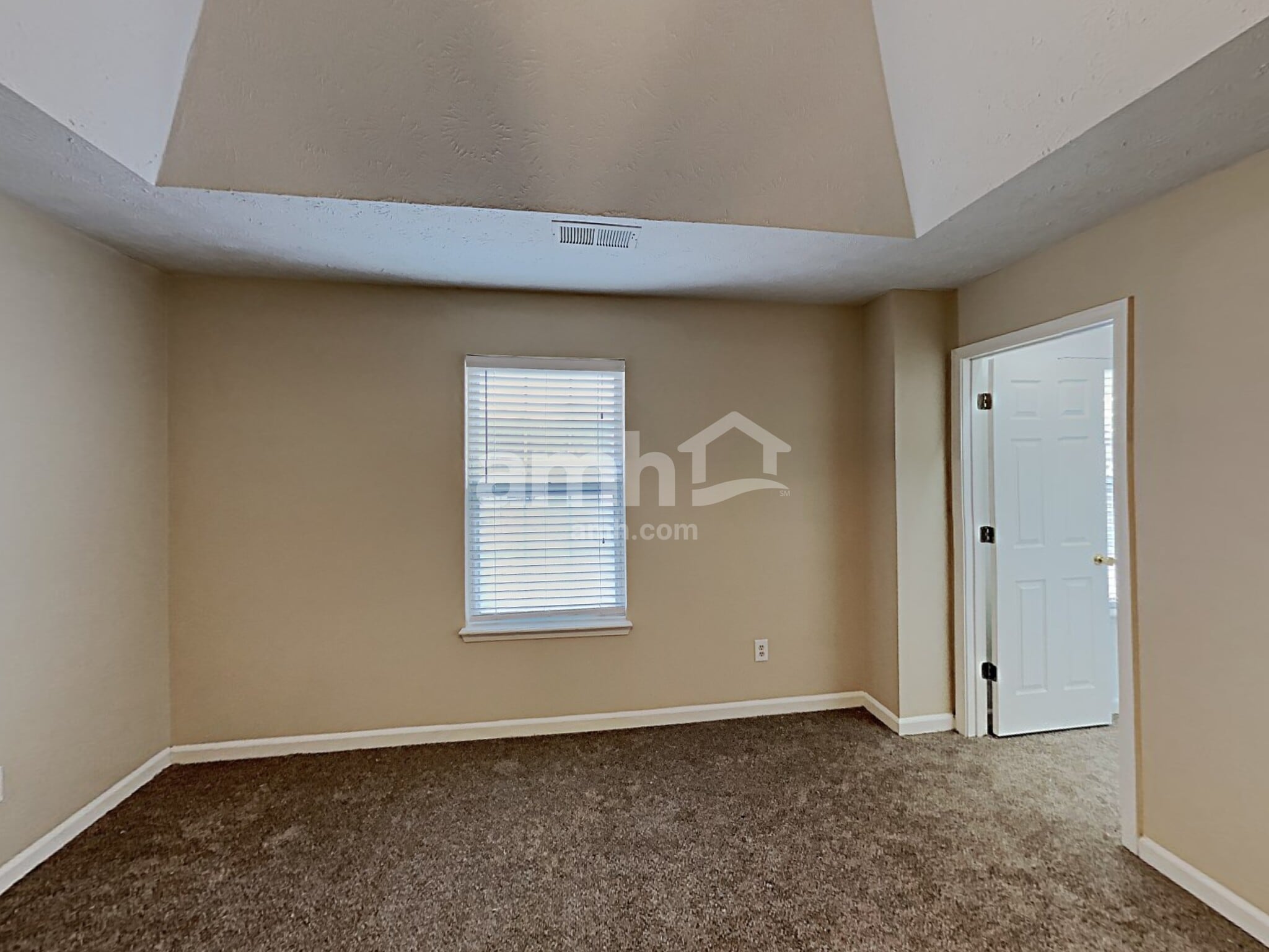 Building Photo - 4865 Lake Park Ln