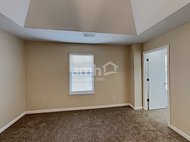 Building Photo - 4865 Lake Park Ln