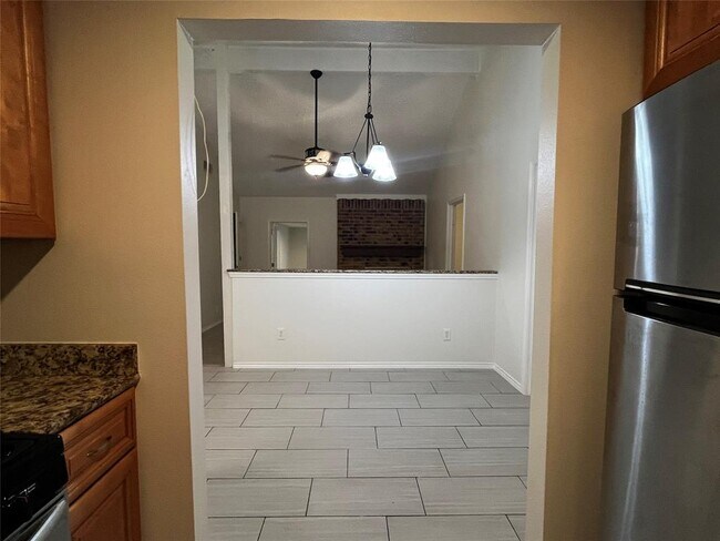 Building Photo - 5101 Meadow Creek Cove