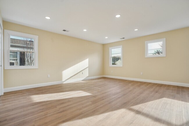 Building Photo - 11 Washington Ave