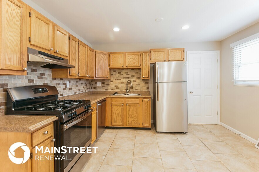 Building Photo - 10401 Trask Dr