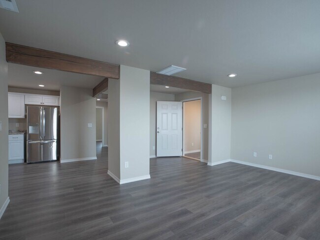 Building Photo - 1314 W Mallon Ave