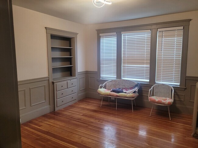 Building Photo - 104 George St