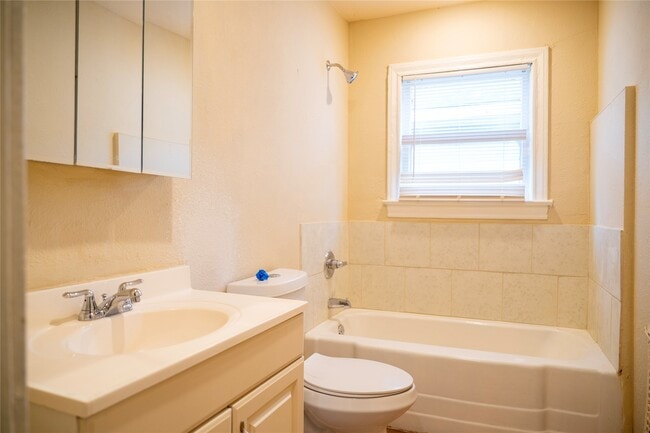 Building Photo - 505 Sikes St