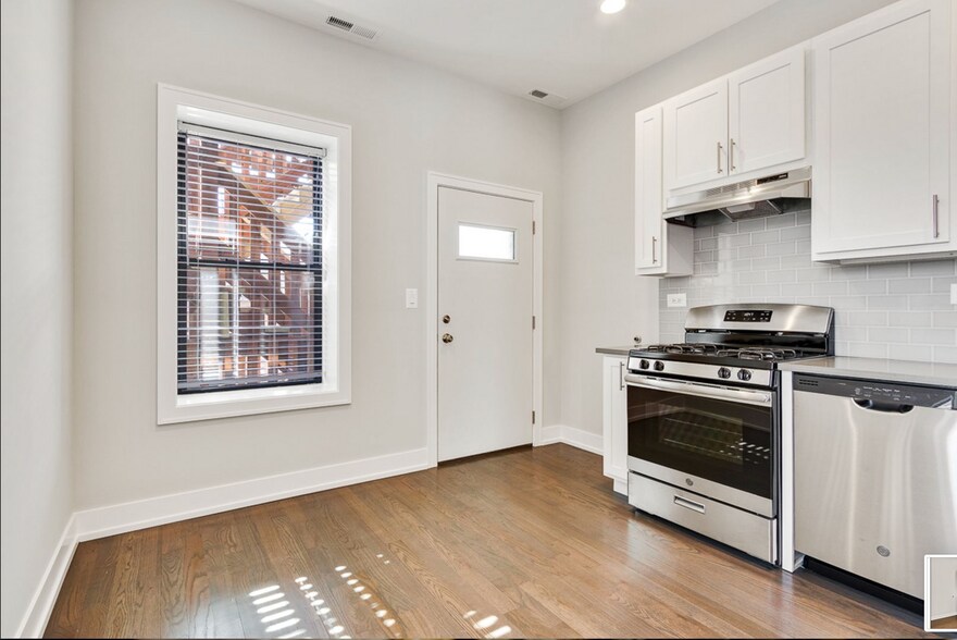 Building Photo - 847 W Lill Ave