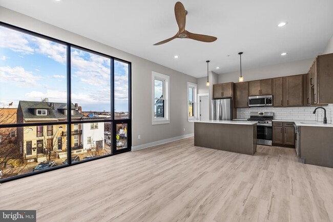 Building Photo - 400 S Conkling St