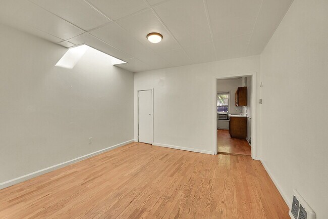 Building Photo - $1,445.00 - 1 Bedroom, 1 Bathroom, Multipl...