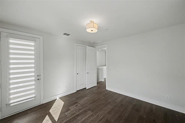 Building Photo - 381 E Greenbriar Ln