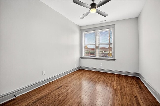 Building Photo - Pizza Prynce