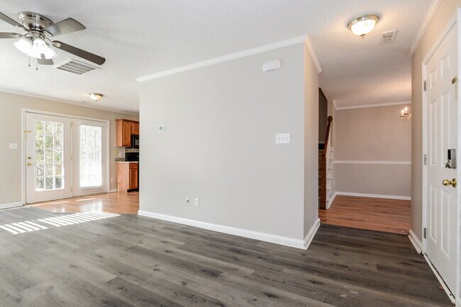 Building Photo - 1623 Oak Knoll Ln
