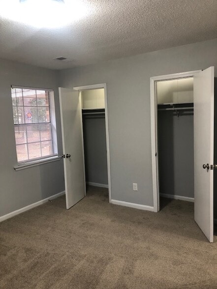 Building Photo - 115 Rainbow Ct