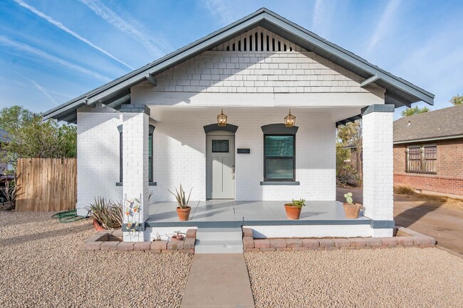 Primary Photo - Remodeled Historic 2-bed Home Central Phx