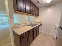 Building Photo - 4 Bed 4 Bath Condo with New carpet available now!!!