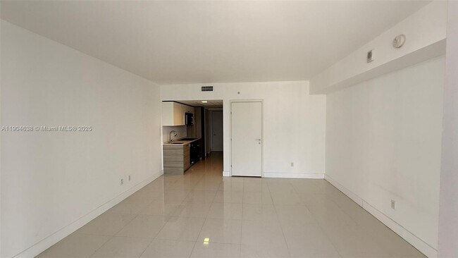 Building Photo - 1300 Brickell Bay Dr