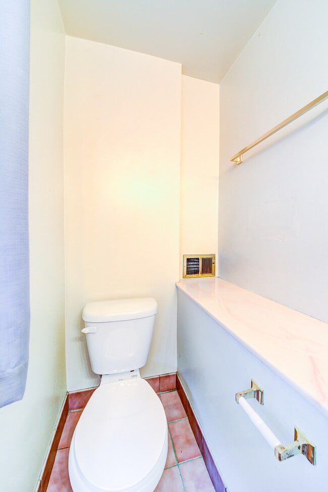 Building Photo - 103 Harwood St