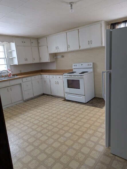 Building Photo - 611 4th St SW