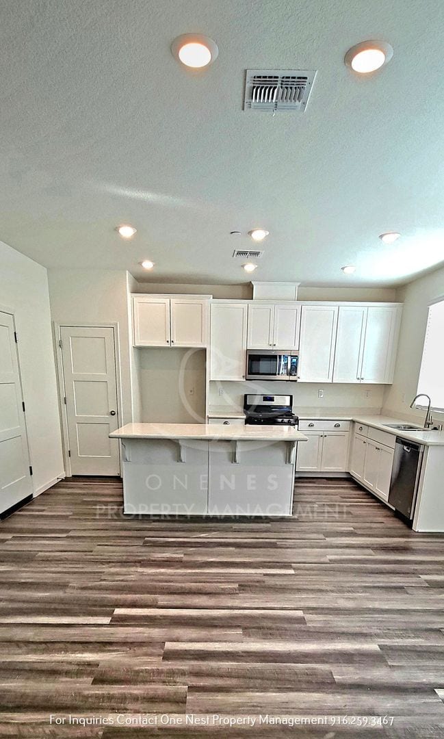 Building Photo - Gorgeous 4 bedroom 3 bath Rocklin Home