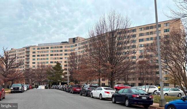 Building Photo - 1200 N Nash St