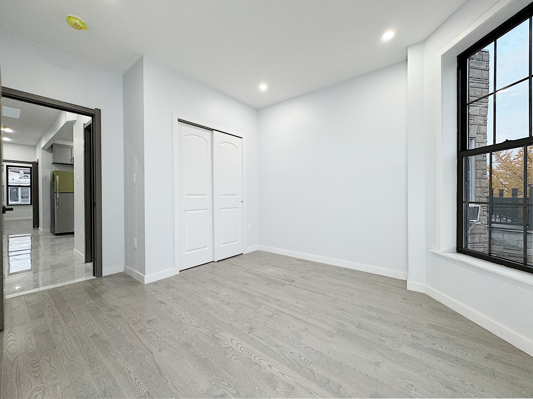 Building Photo - 333 87th St