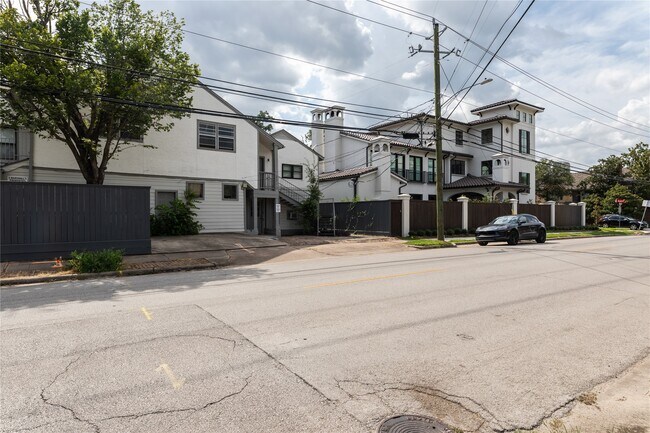 Building Photo - 3312 Greenbriar Dr