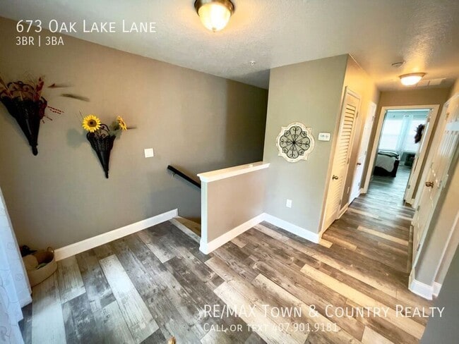 Building Photo - 673 Oak Lake Ln